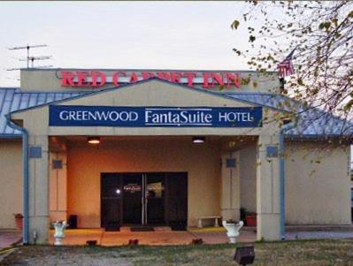 Red Carpet Inn Fanta Suites Hotel Greenwood Bagian luar foto