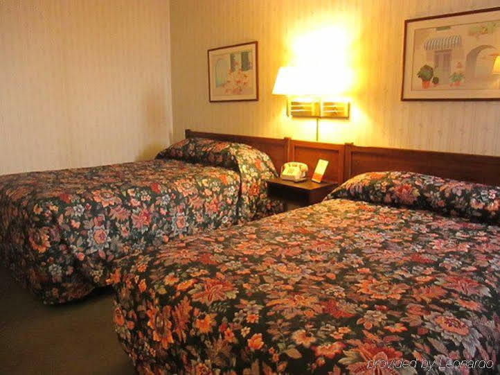 Red Carpet Inn Fanta Suites Hotel Greenwood Bagian luar foto