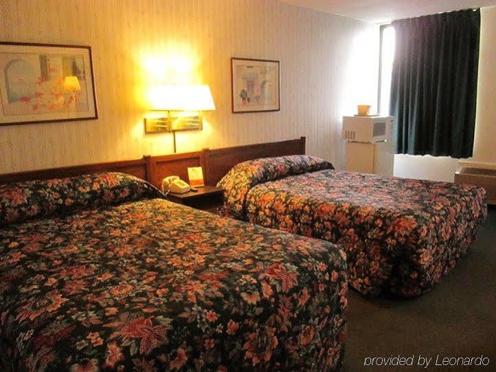 Red Carpet Inn Fanta Suites Hotel Greenwood Bagian luar foto