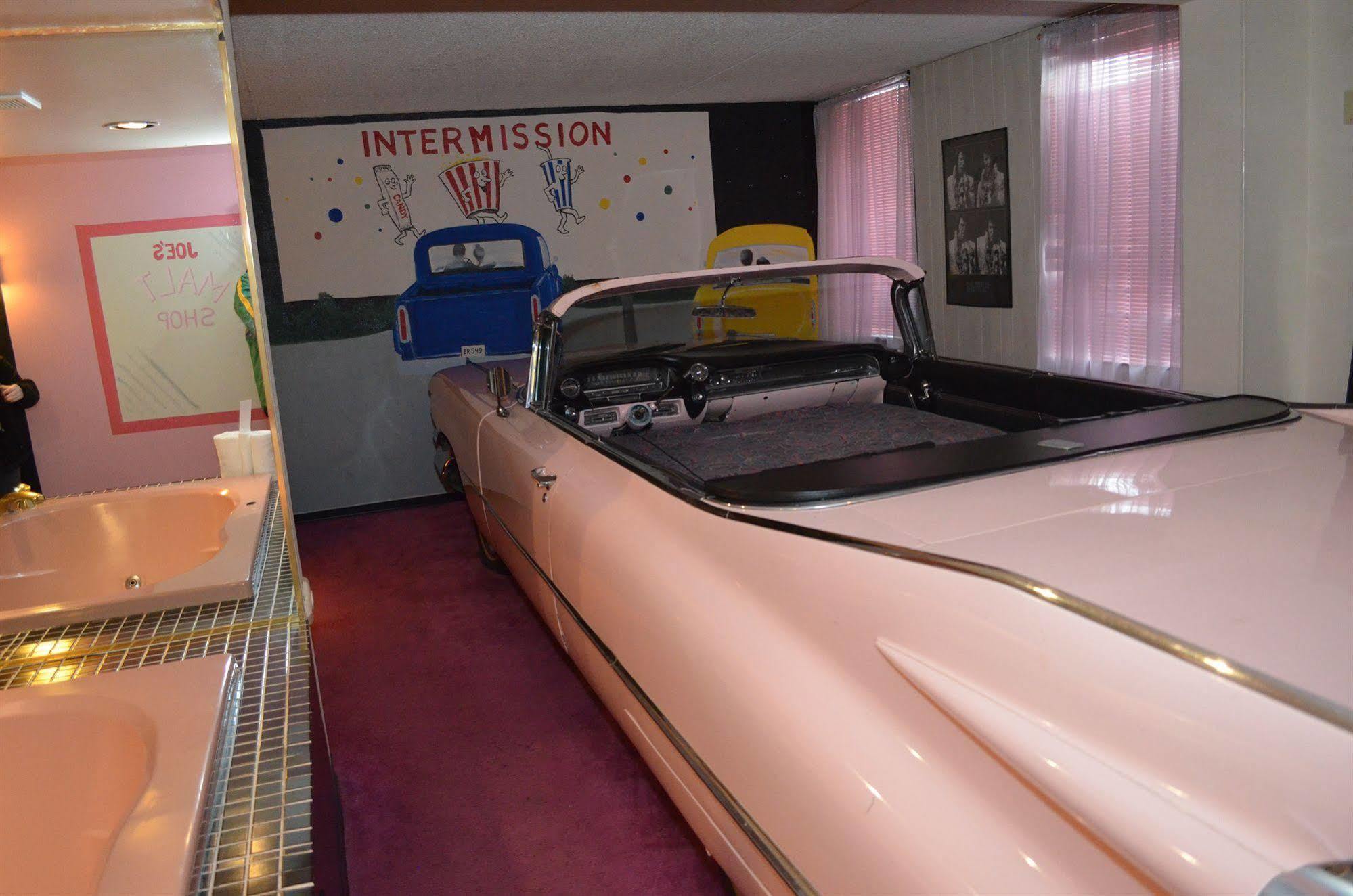 Red Carpet Inn Fanta Suites Hotel Greenwood Bagian luar foto
