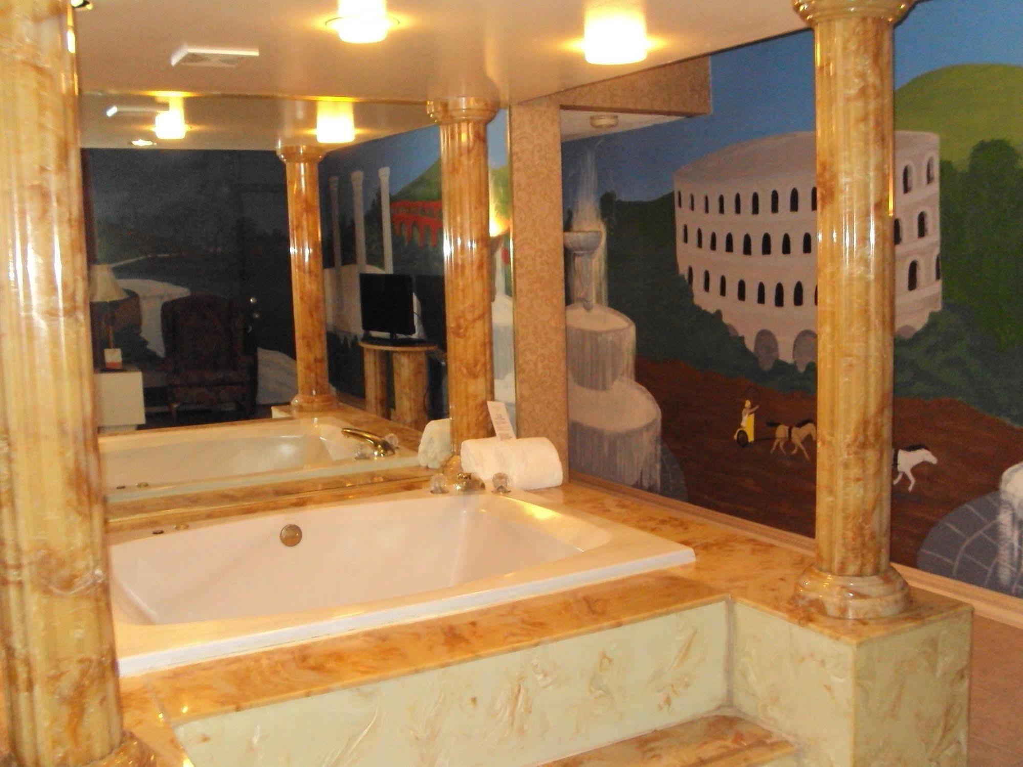 Red Carpet Inn Fanta Suites Hotel Greenwood Bagian luar foto