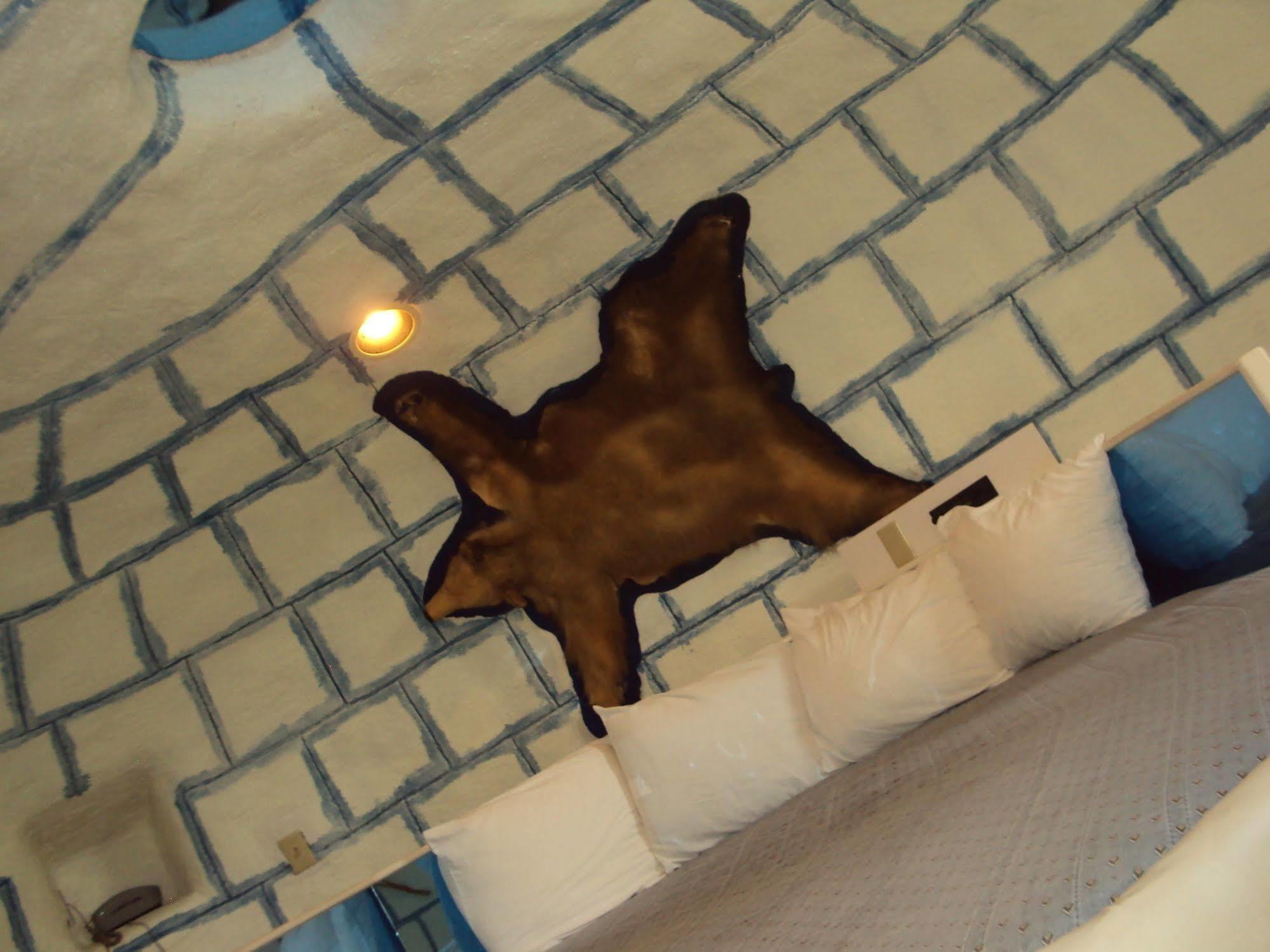 Red Carpet Inn Fanta Suites Hotel Greenwood Bagian luar foto