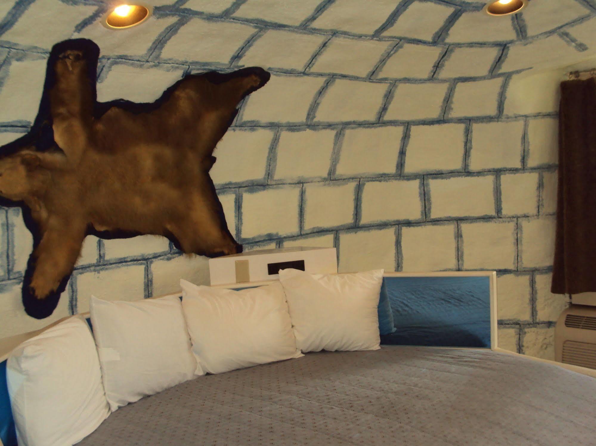 Red Carpet Inn Fanta Suites Hotel Greenwood Bagian luar foto